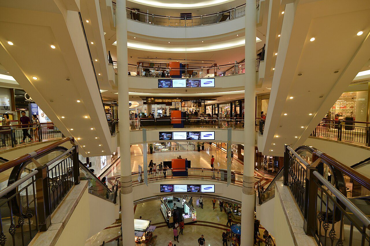 expat social KLCC MM2H - Suria KLCC social and shopping hub in Kuala Lumpur