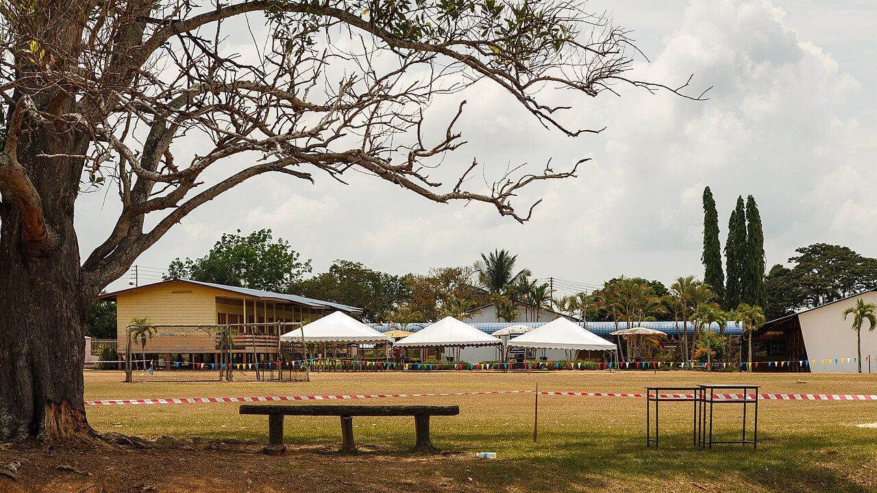 MM2H children school Malaysia - a Malaysian government secondary school building