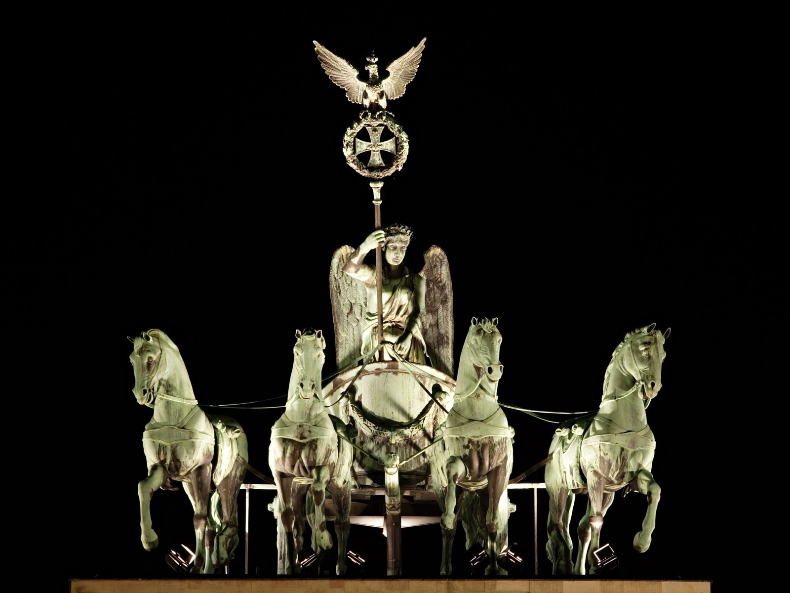 MM2H for Germans guide — Brandenburg Gate at night, Berlin, Germany